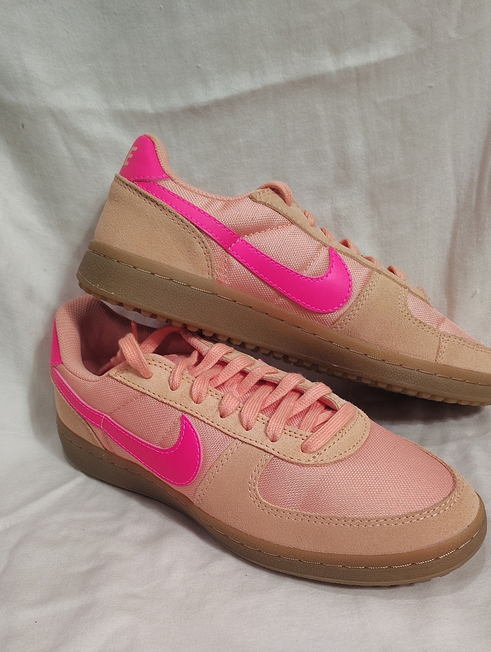 Nike Women's Pink & Hot Pink Low-Top Sneakers